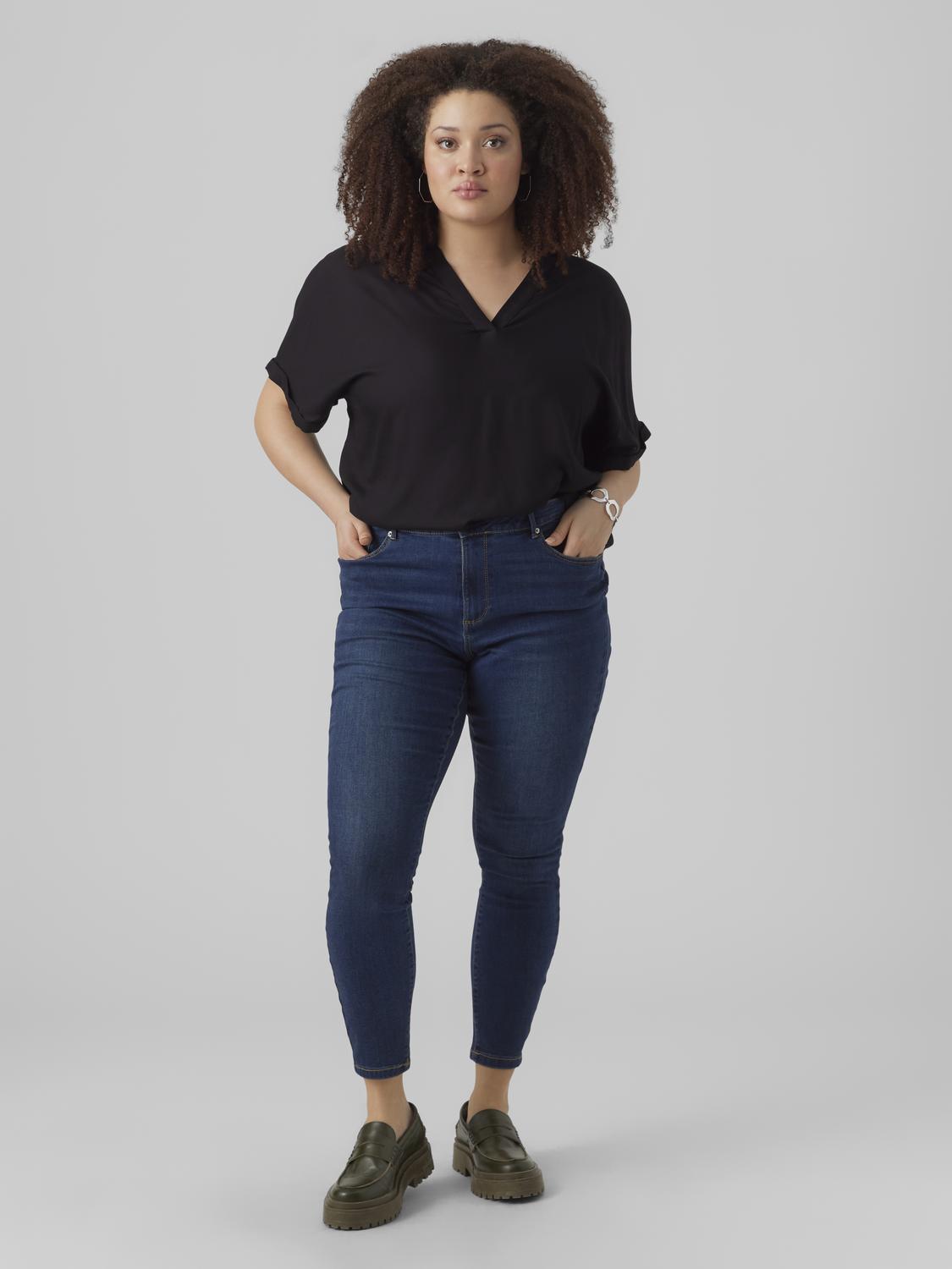 model_shot-front_full